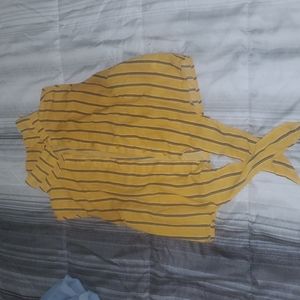 Sleeveless stripped blouse